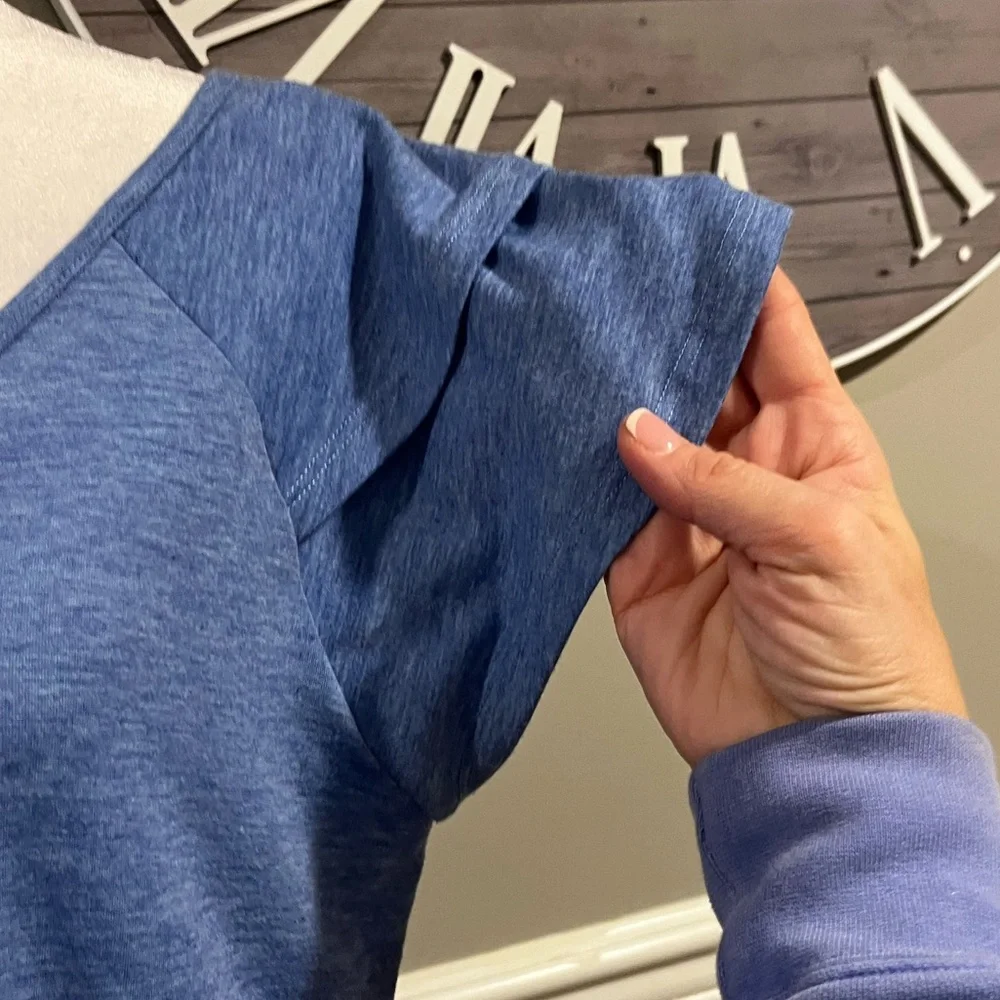 Women's Heather Blue Short Sleeve Top - Size Medium Worn 1x Great shape! - Picture 5 of 9